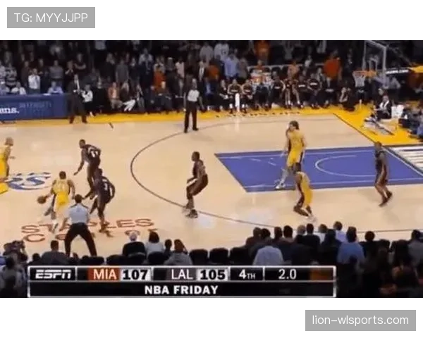 两连触球到底是什么？NBA与国际赛场判罚标准揭秘